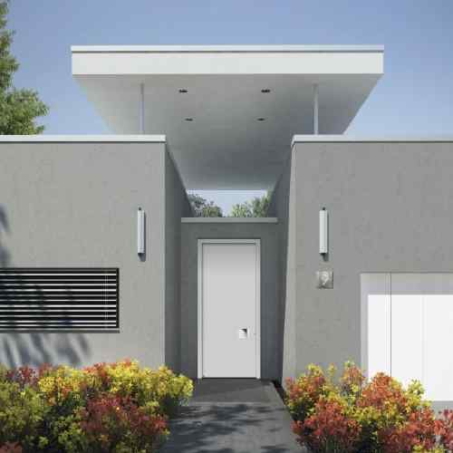Hörmann Haustür weiß glatt-minimalistisch an modernem flachem Wohnhaus