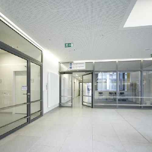Hörmann Rauchschutztür spiegellose Aluminiumzarge — elegante Einbaulösung für Büro