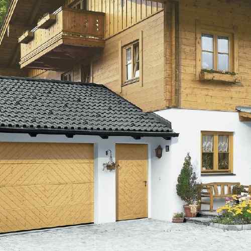 Garagen-Nebentür ansichtsgleich zum Sektionaltor — Außenansicht Garage